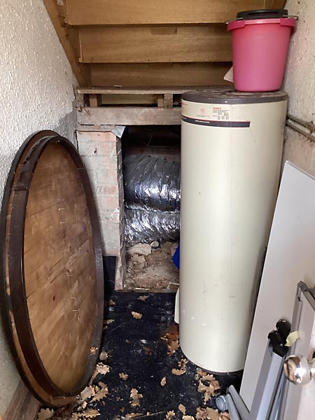 Old 125 Litre Rhemm hot water system installed unthe the satirs in Manuka Canberra Old 125 Litre Rhemm hot water system installed unthe the satirs in Manuka Canberra